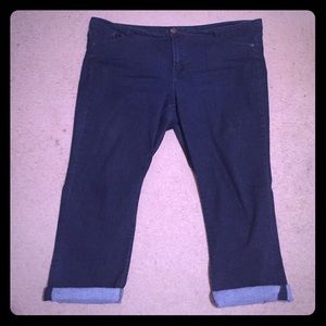Dark wash denim capris